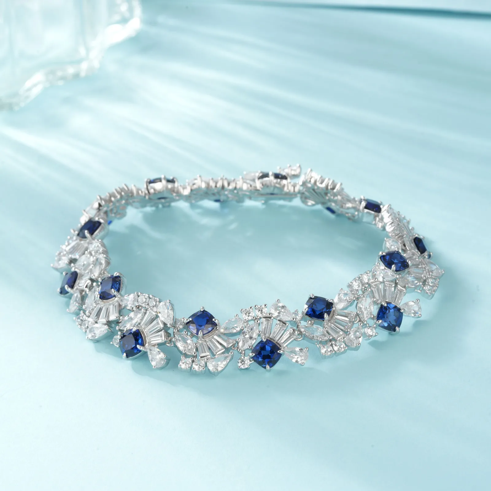 ZHF-L1389 S925 Silver 18K White Gold Cushion Lab-Grown Gemstone Light Luxury Bracelet Center Stone 5.0mm/ Stones