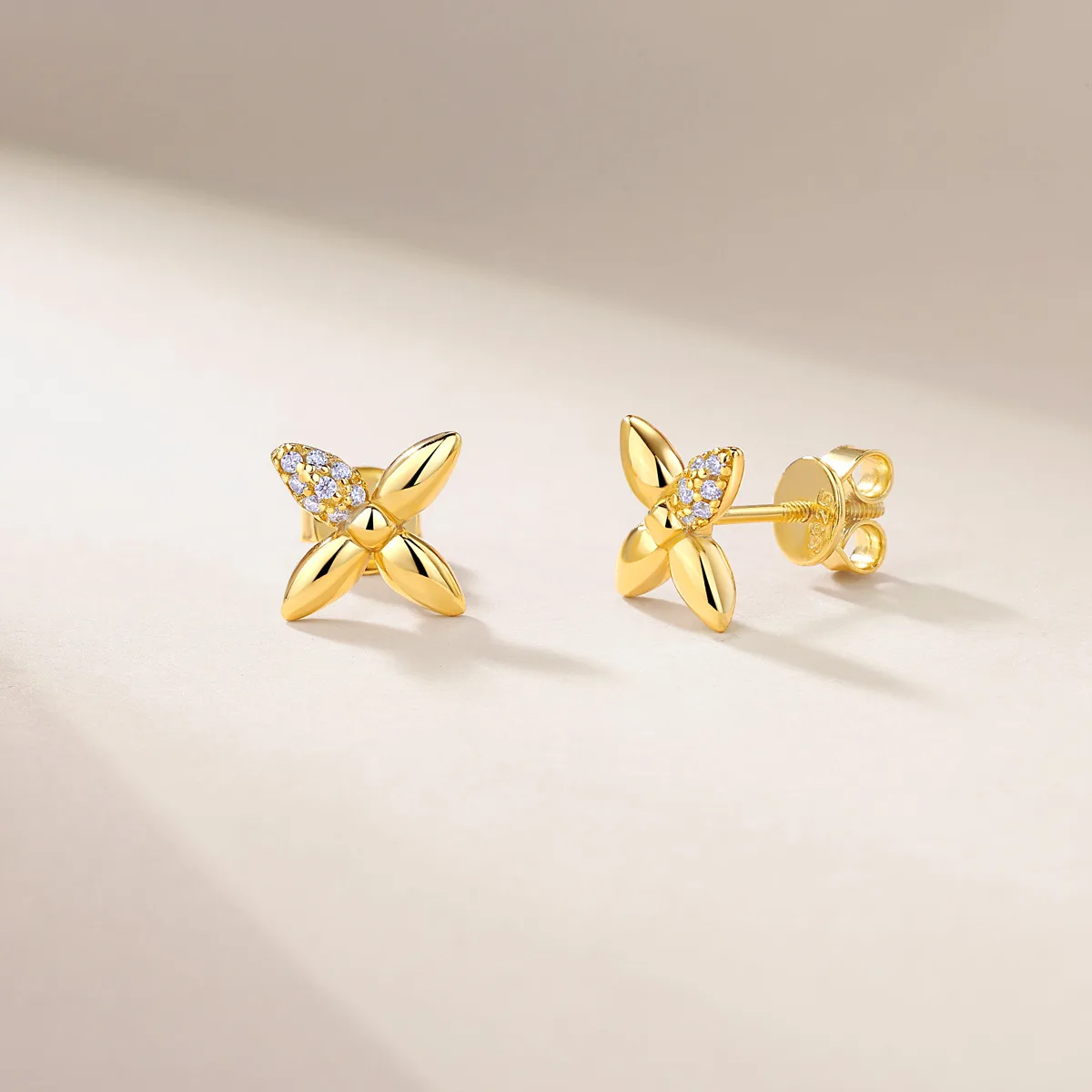 SE0752604 S925 Silver 18K Gold Moissanite Small Flower Stud Earrings 0.1ct