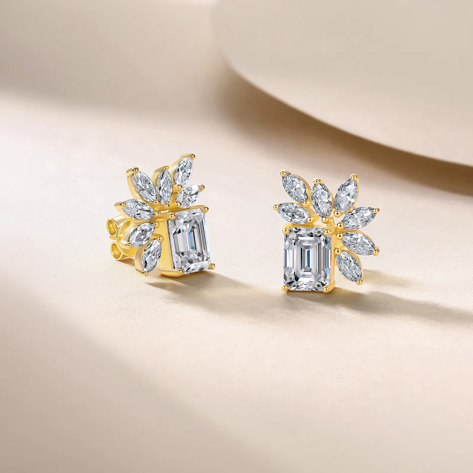 SE0743404 S925 Silver 18K Gold Emerald Cut Moissanite Light Luxury Stud Earrings 6.8ct