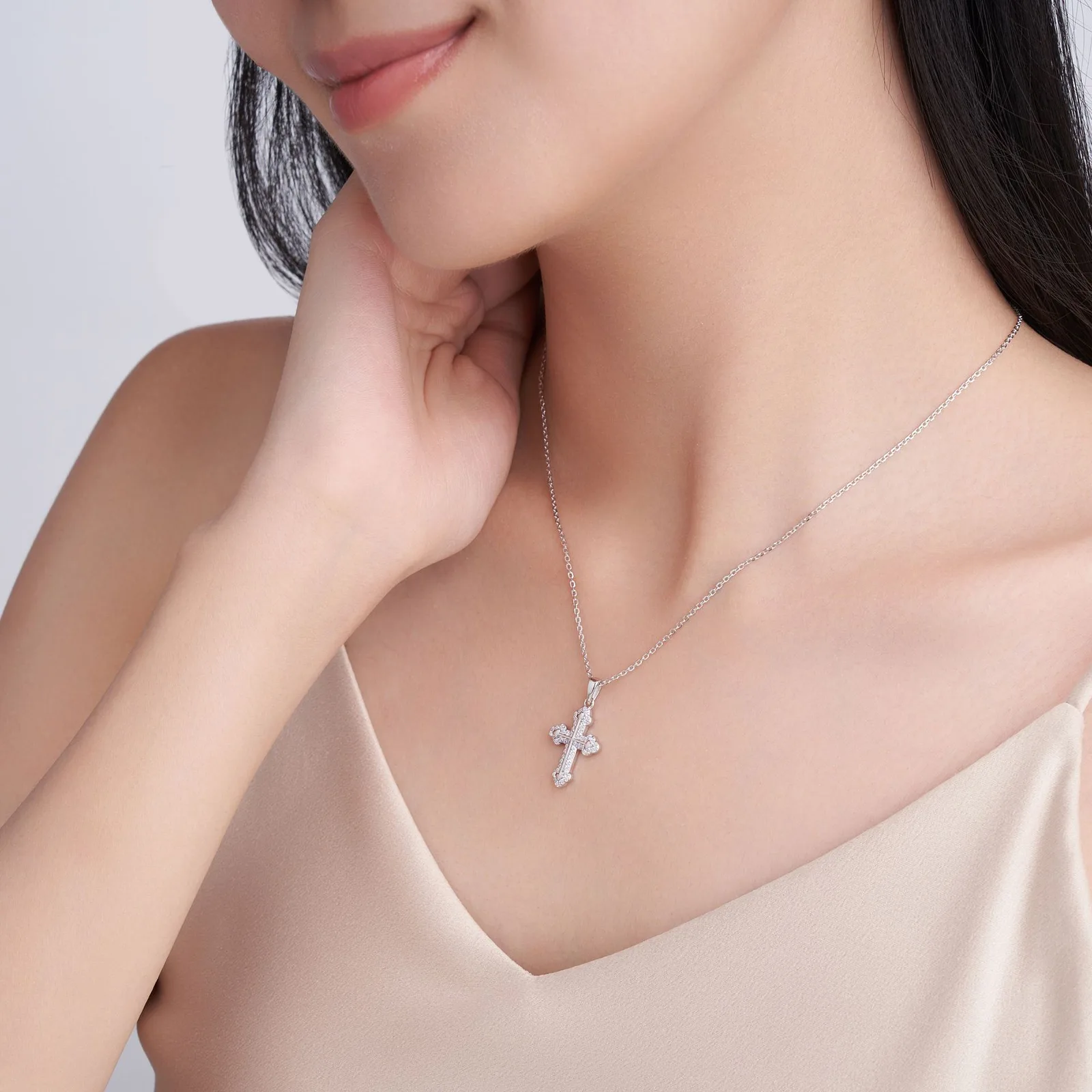 SP0416106 S925 Silver 18K White Gold Moissanite Cross Pendant 0.31ct
