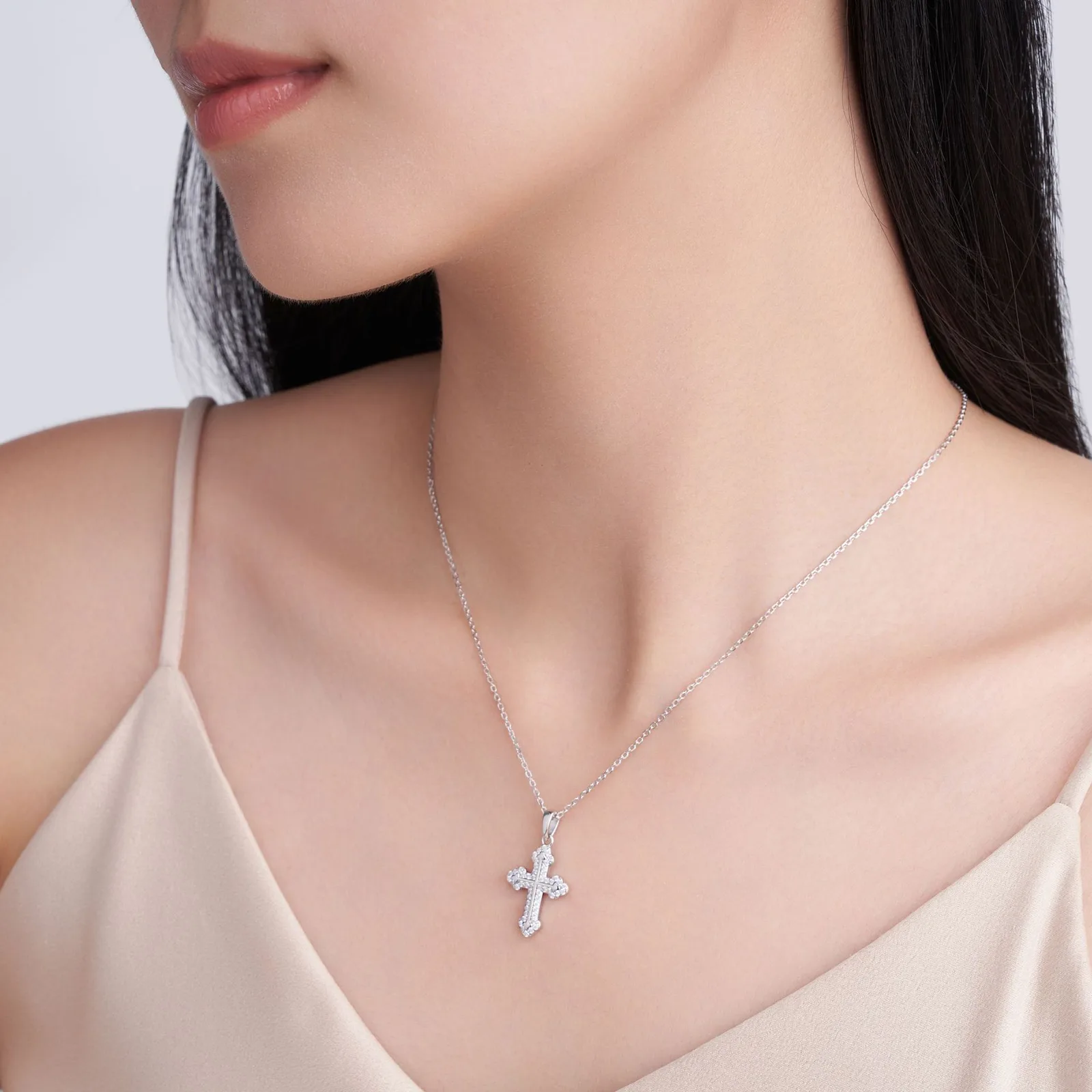 SP0416106 S925 Silver 18K White Gold Moissanite Cross Pendant 0.31ct