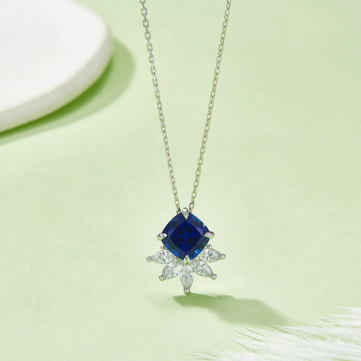 YXP0890 S925 Silver 18K White Gold Cushion Lab-Grown Gemstone Necklace Center Stone 8.0mm
