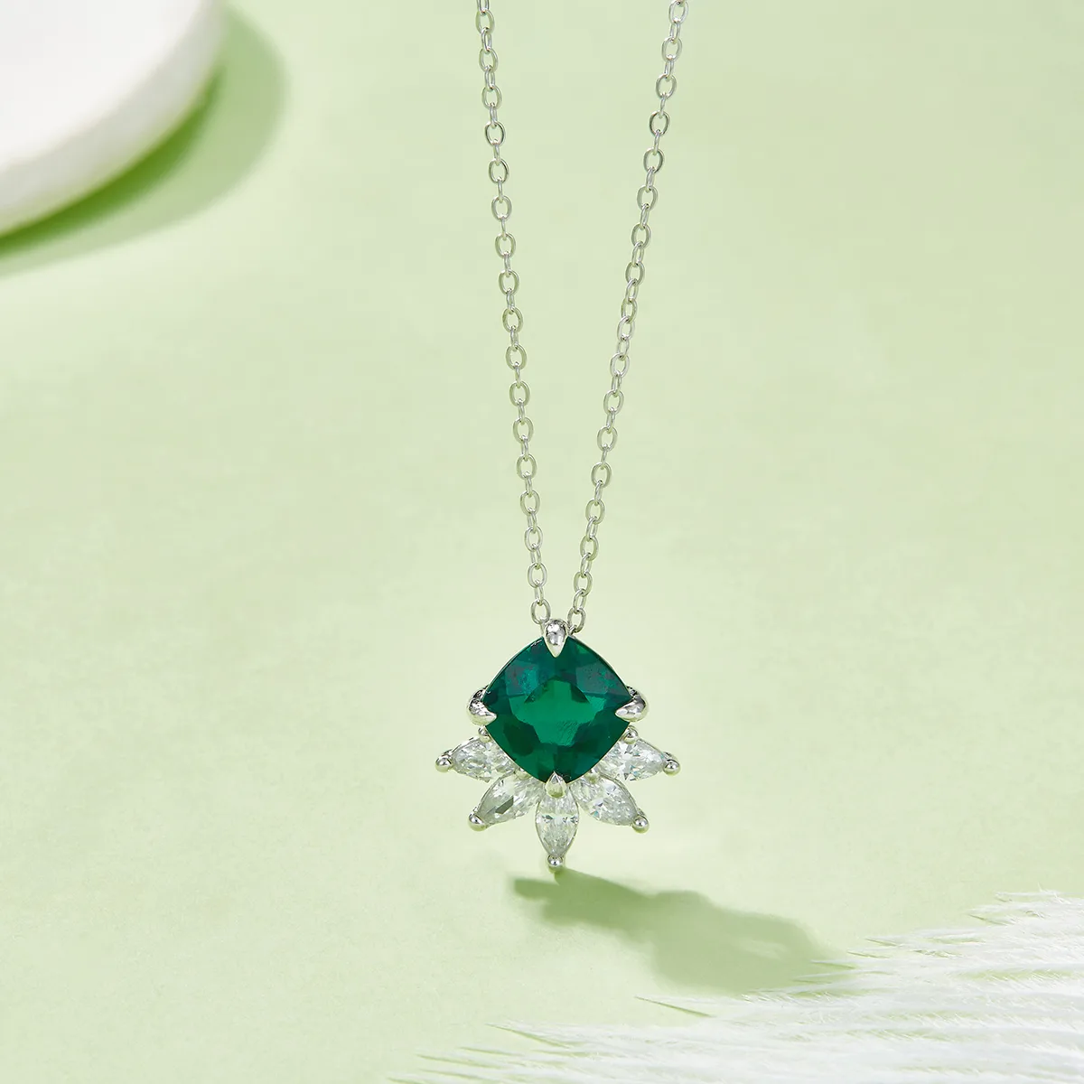 YXP0890 S925 Silver 18K White Gold Cushion Lab-Grown Gemstone Necklace Center Stone 8.0mm