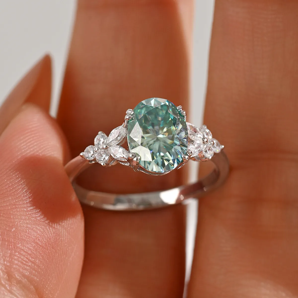 MR0320 S925 Silver 18K White Gold Blue Green Oval Moissanite Small Flower Confession Ring Center Stone 9*7mm/2.0ct