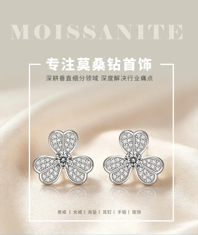 ME0004 S925 Silver 18K Lucky Stud Earrings Moissanite Center Stone 4.0mm/ Stones