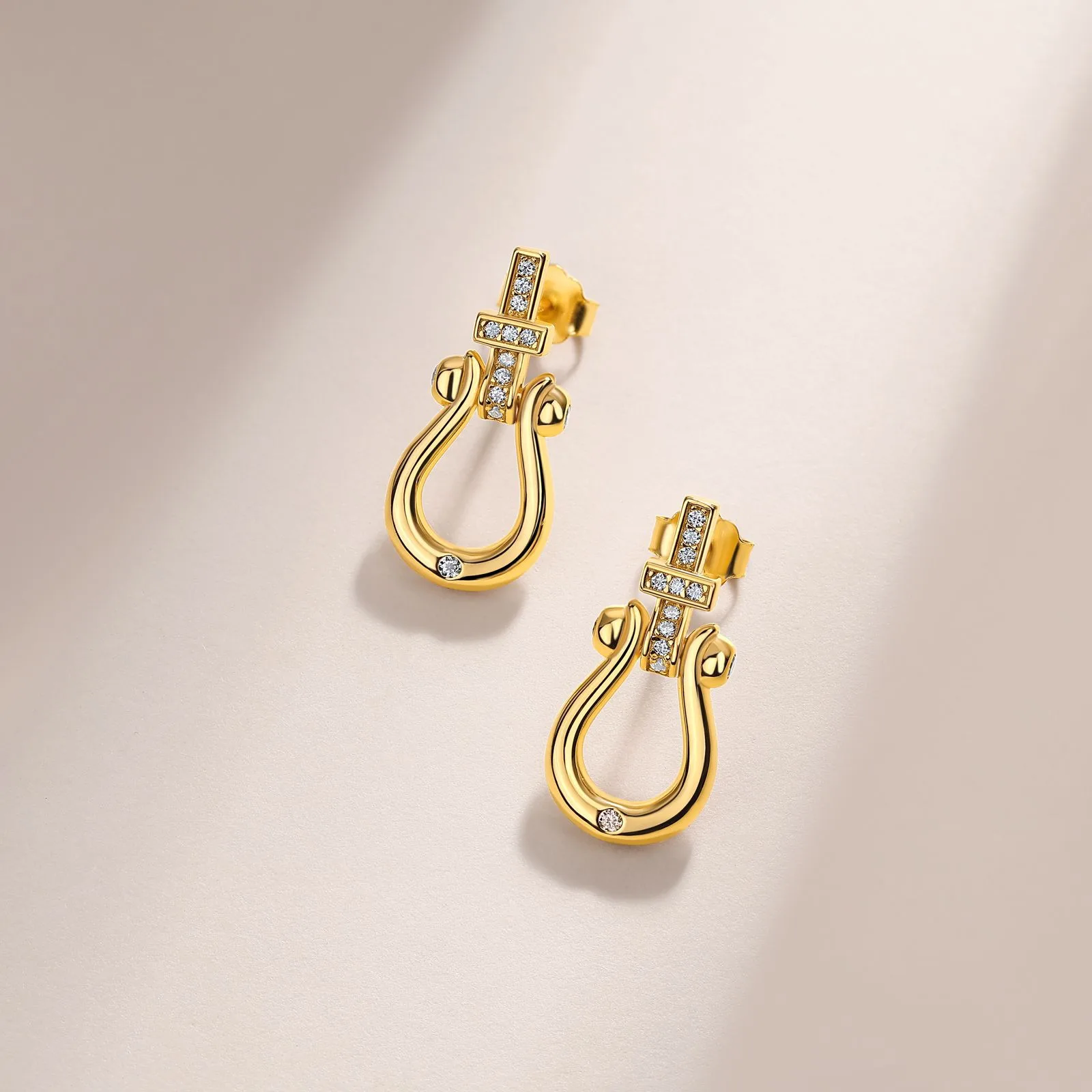SE0534208 S925 Silver 18K Gold Moissanite Horse Clasp Stud Earrings 0.2ct