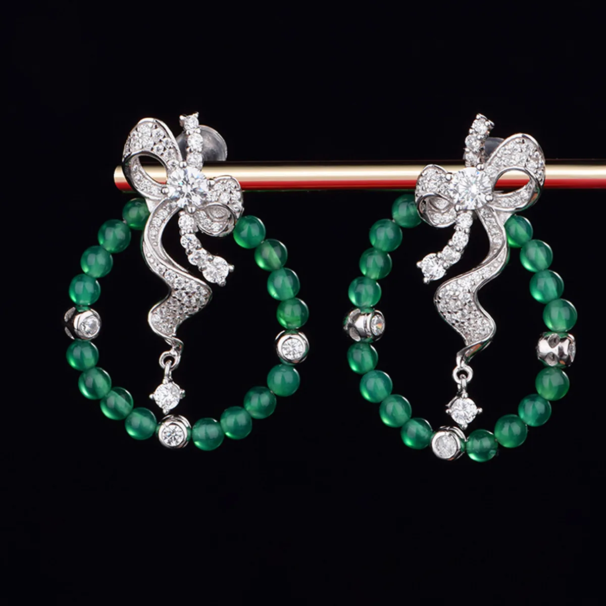 K3556 S925 Silver 18K White Gold Round Chrysoprase Bead Bow Earrings