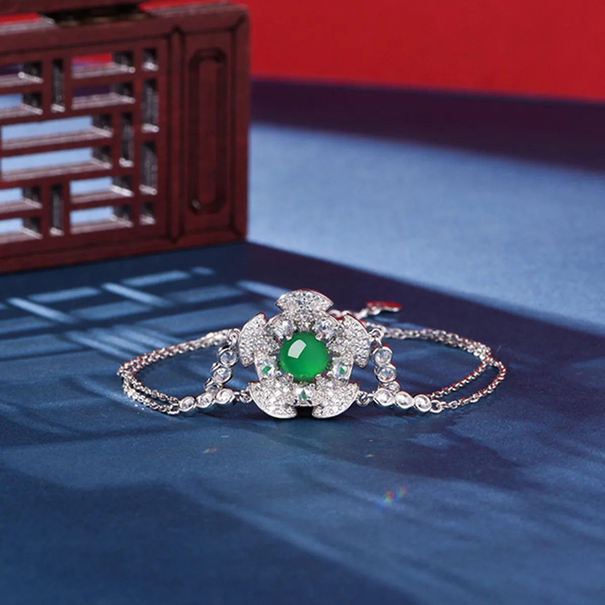 K0904B S925 Silver 18K White Gold Round Chrysoprase Flower Bracelet 6.0mm - KB12U