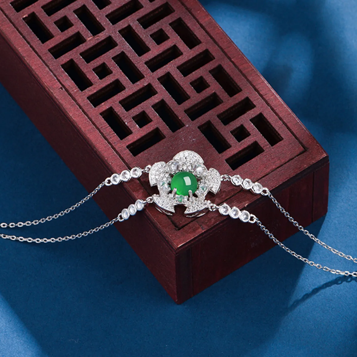 K0904B S925 Silver 18K White Gold Round Chrysoprase Flower Bracelet 6.0mm - KB12U