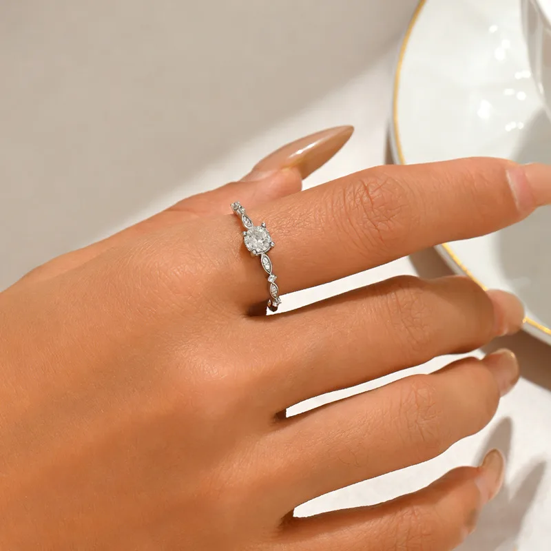 FX39518 S925 Silver 18K Gold Round Moissanite Small Confession Ring Women's Ring Center Stone 5.5mm/0.6ct