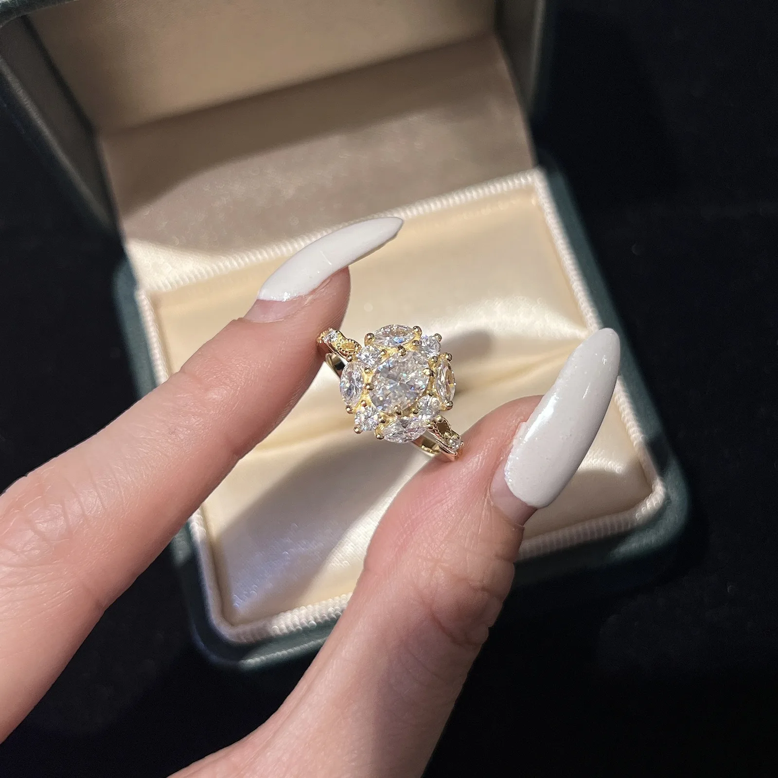 SN453 S925 Silver 18K Yellow Gold Oval Moissanite Flower Light Luxury Premium Engagement Ring Women's Ring Center Stone 7*5mm/1.0ct