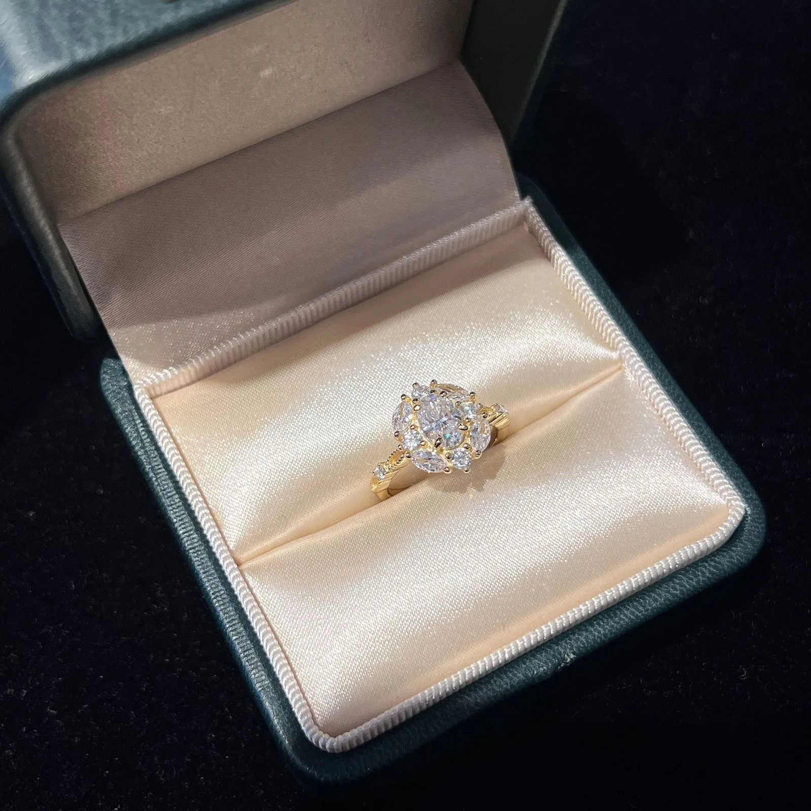 SN453 S925 Silver 18K Yellow Gold Oval Moissanite Flower Light Luxury Premium Engagement Ring Women's Ring Center Stone 7*5mm/1.0ct