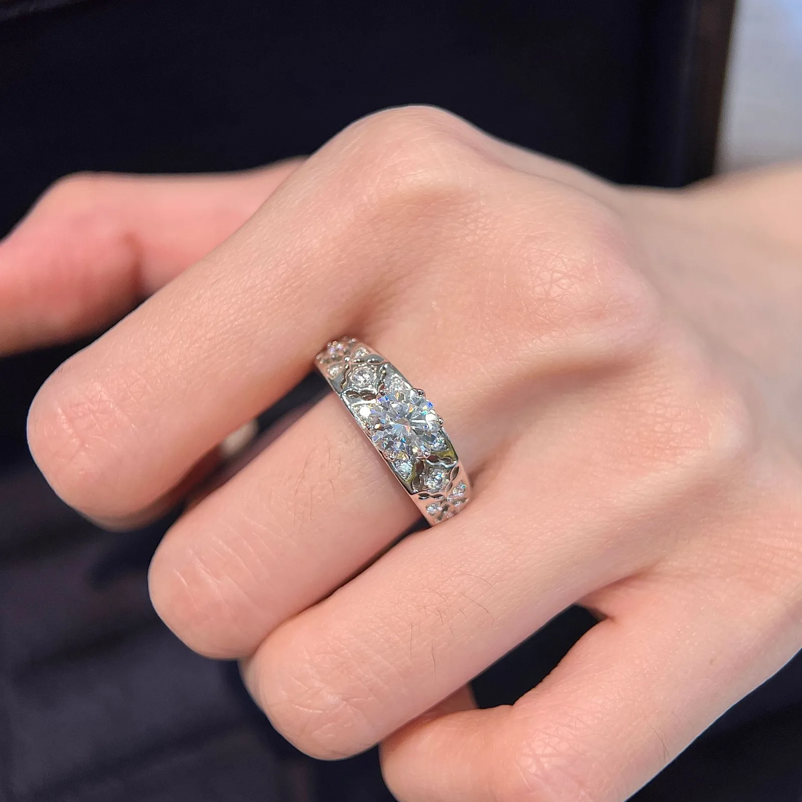 XY03 S925 Silver 18K White Gold Round Moissanite Baroque Anniversary Ring Women's Ring Center Stone 6.5mm/1.0ct