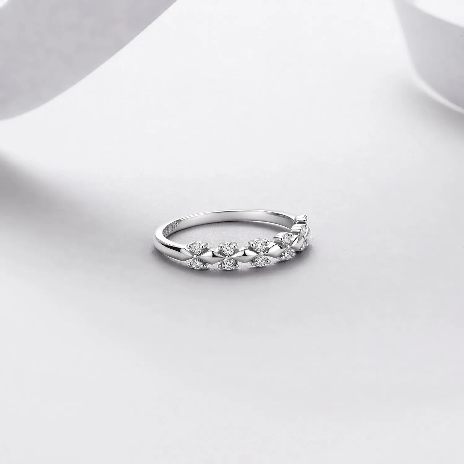 R52617 Silver 18K White Gold Round Moissanite Light Luxury Couple Bands 0.19ct
