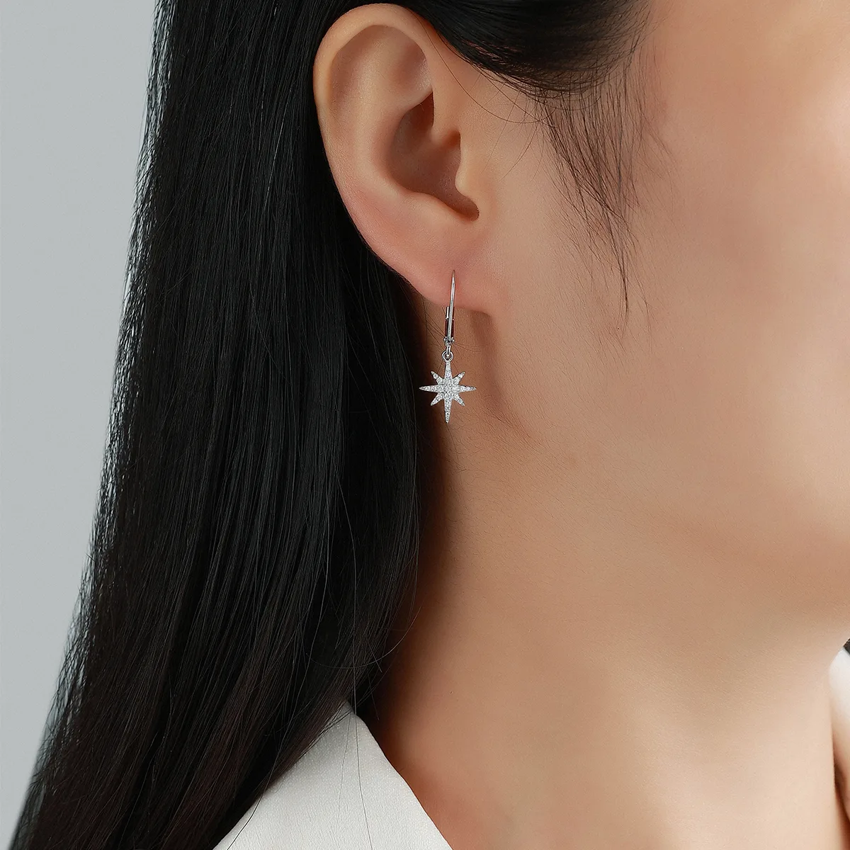 E52582-BMC Silver 18K White Gold Round Moissanite Star Earrings 0.4ct