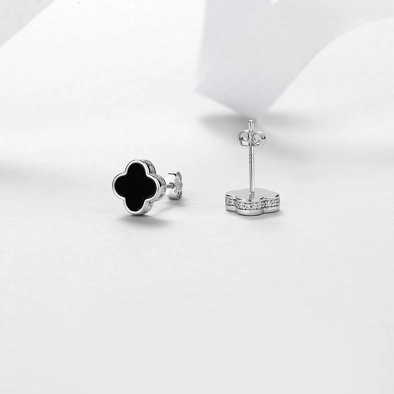E12530-BMC Silver 18K White Gold Round Moissanite Black Agate Four-Leaf Clover Stud Earrings 0.16ct