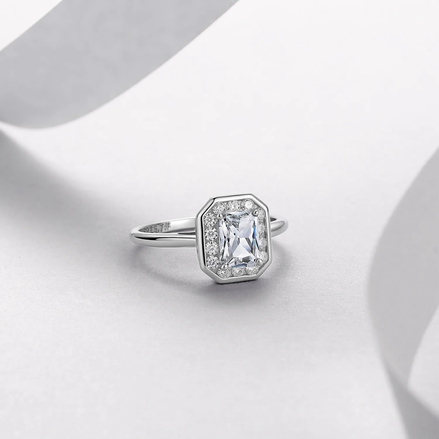 R52536-BMC Silver 18K White Gold Radiant Moissanite Light Luxury Confession Ring Women's Ring 1.3ct