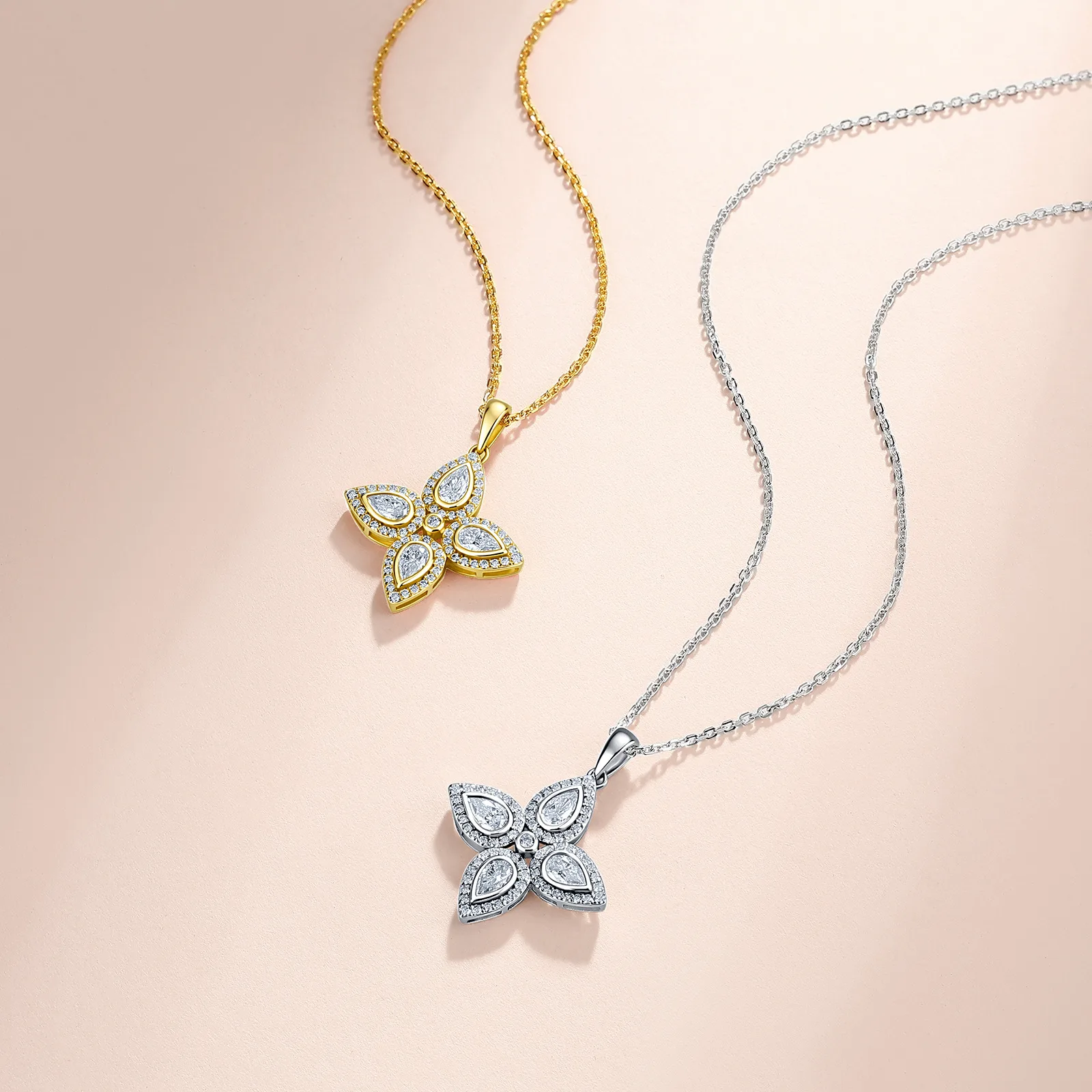 SN0258203 S925 Silver 18K Gold Pear Moissanite Classic Four-Leaf Flower Necklace 0.74ct