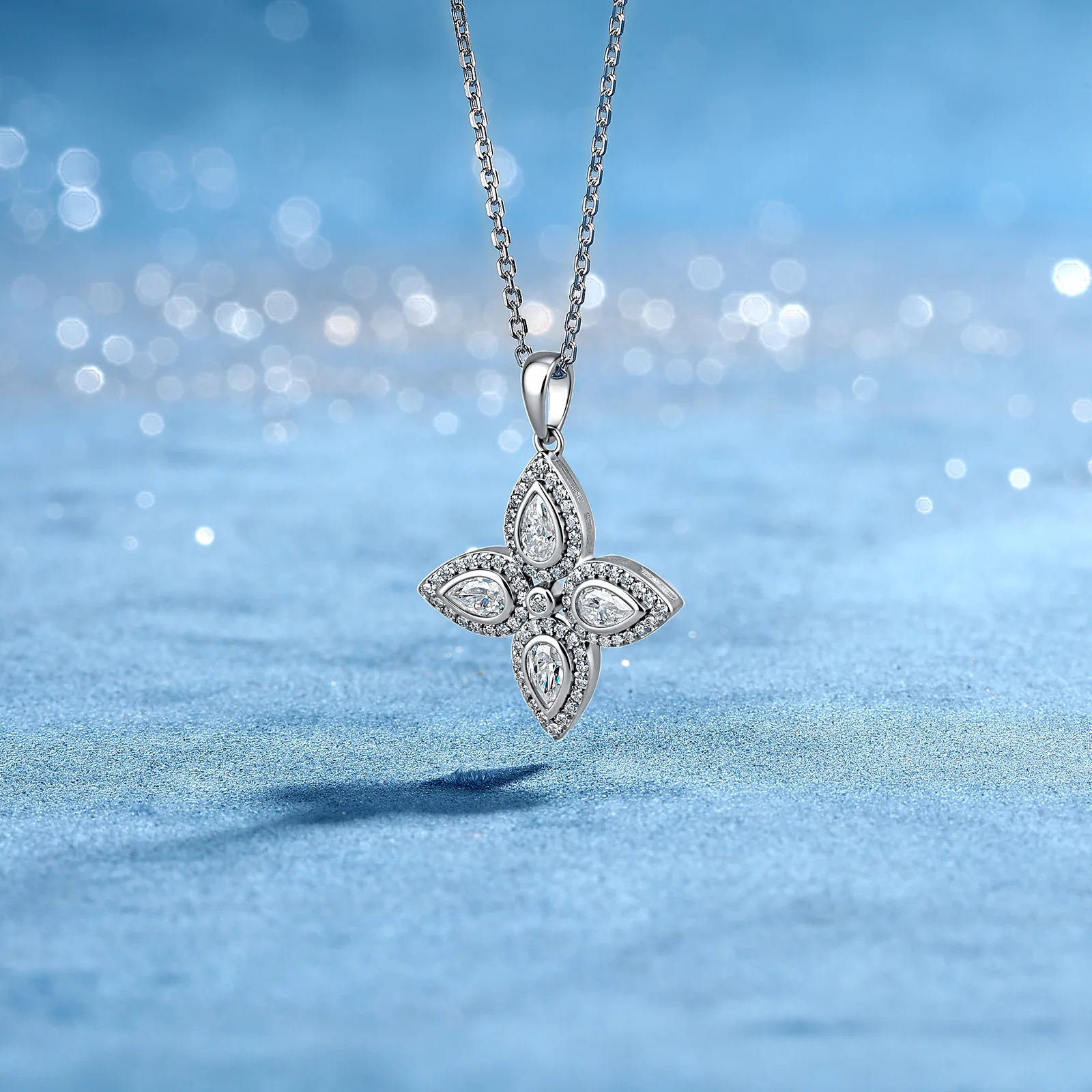 SN0258203 S925 Silver 18K Gold Pear Moissanite Classic Four-Leaf Flower Necklace 0.74ct
