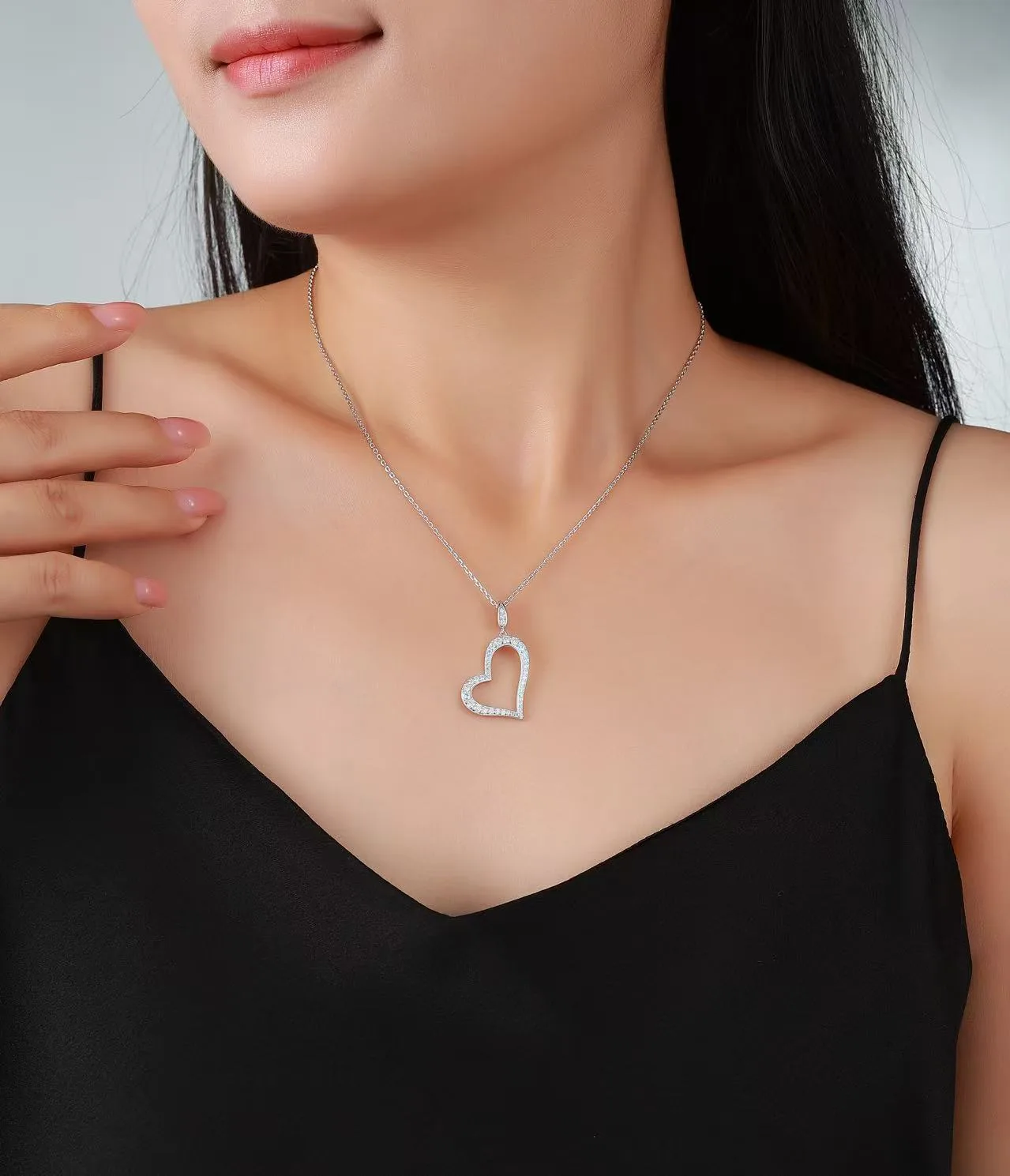 SP0533802 S925 Silver 18K Gold Full Pavé Moissanite Heart Necklace 0.6ct