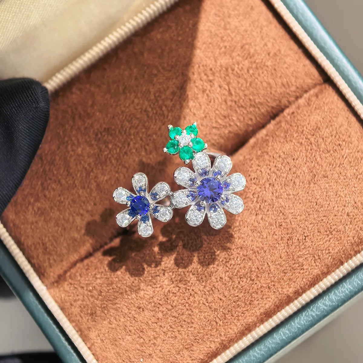 RCB5240 S925 Silver 18K White Gold Lab-Grown Gemstone Multi Flower Moissanite Anniversary Ring