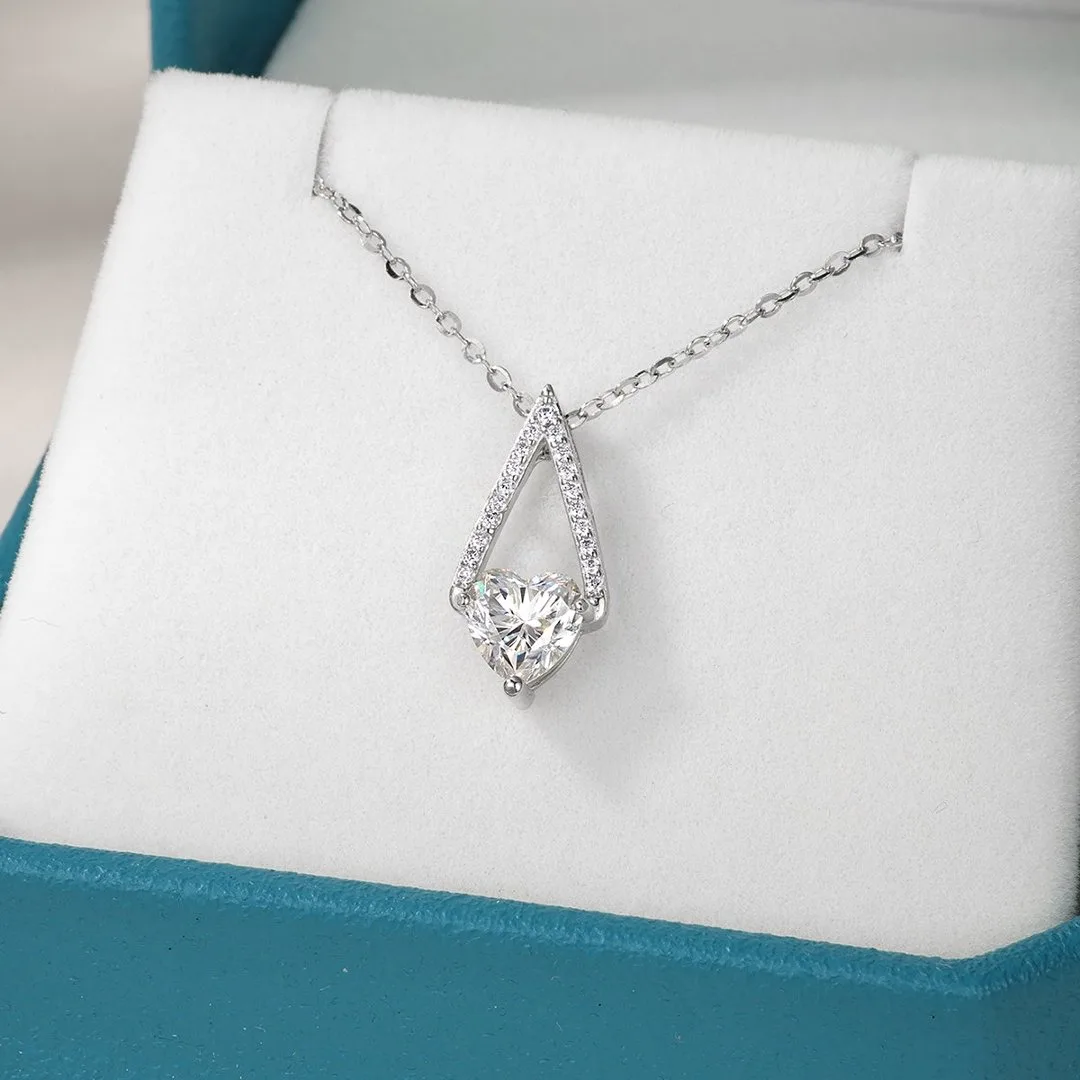MP0153 S925 Silver 18K White Gold Heart Moissanite Necklace 1.09ct