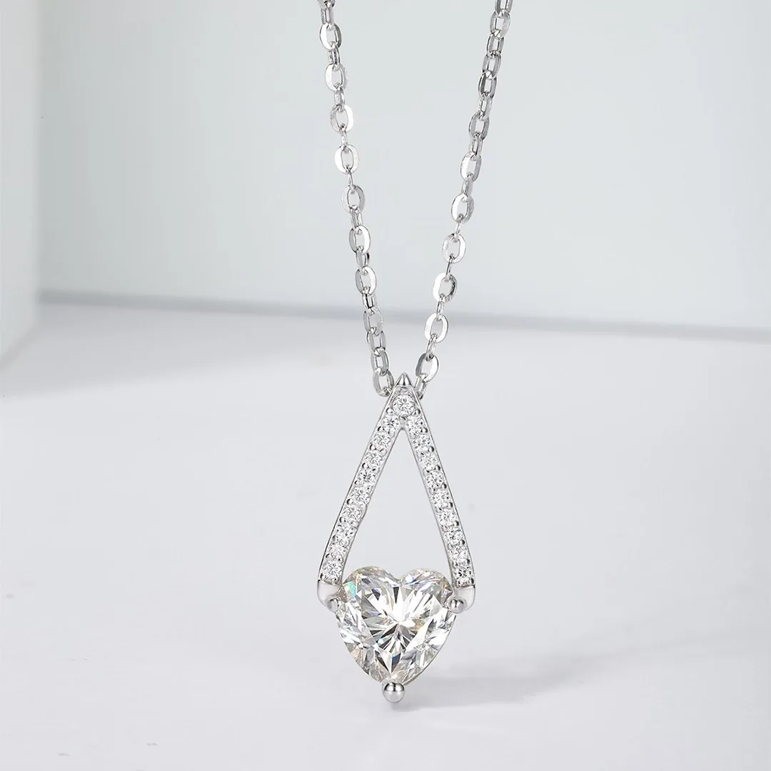 MP0153 S925 Silver 18K White Gold Heart Moissanite Necklace 1.09ct