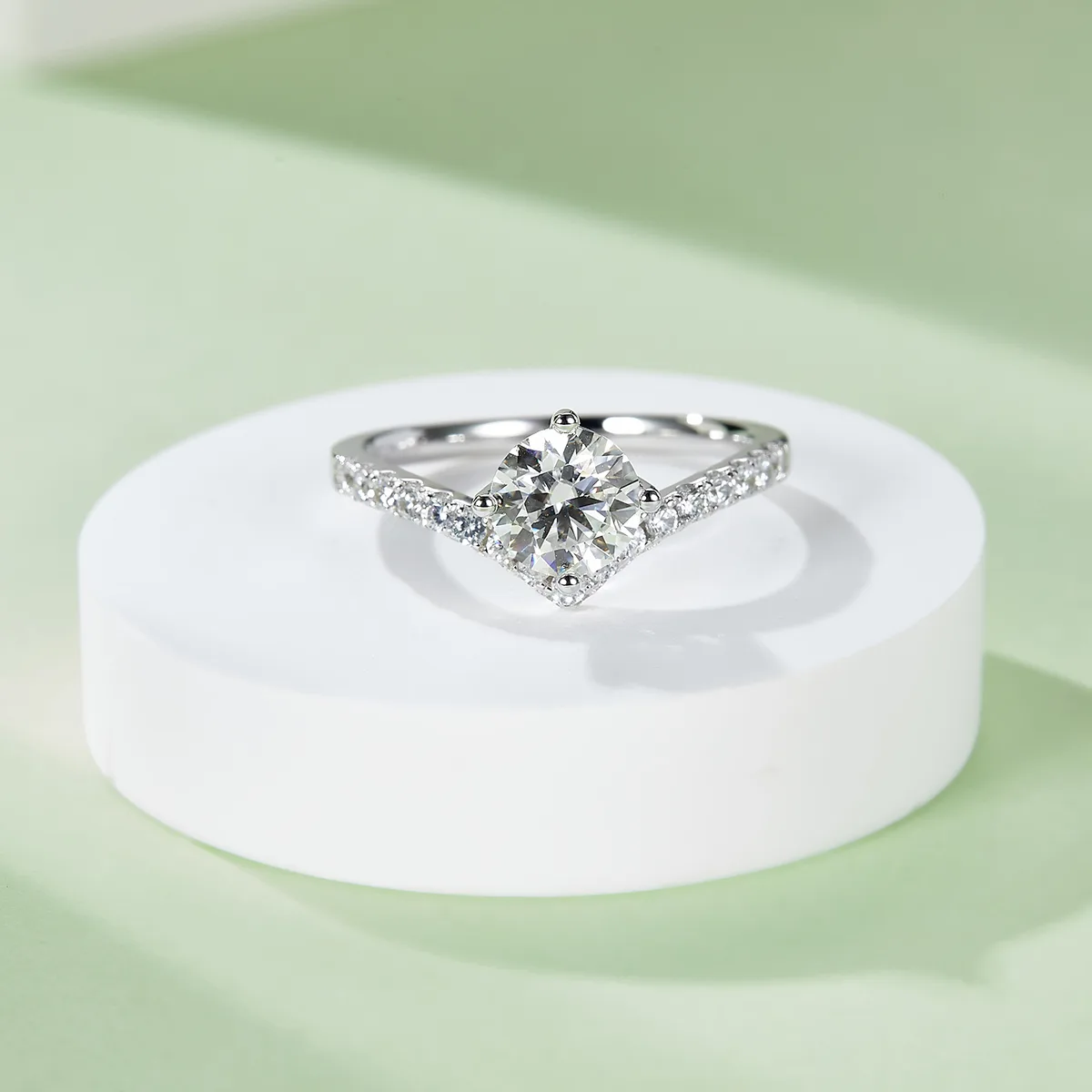 V-Shaped S925 White-Gold-Plated Silver Lab-Grown Diamond Women's Wedding Band 1ct D