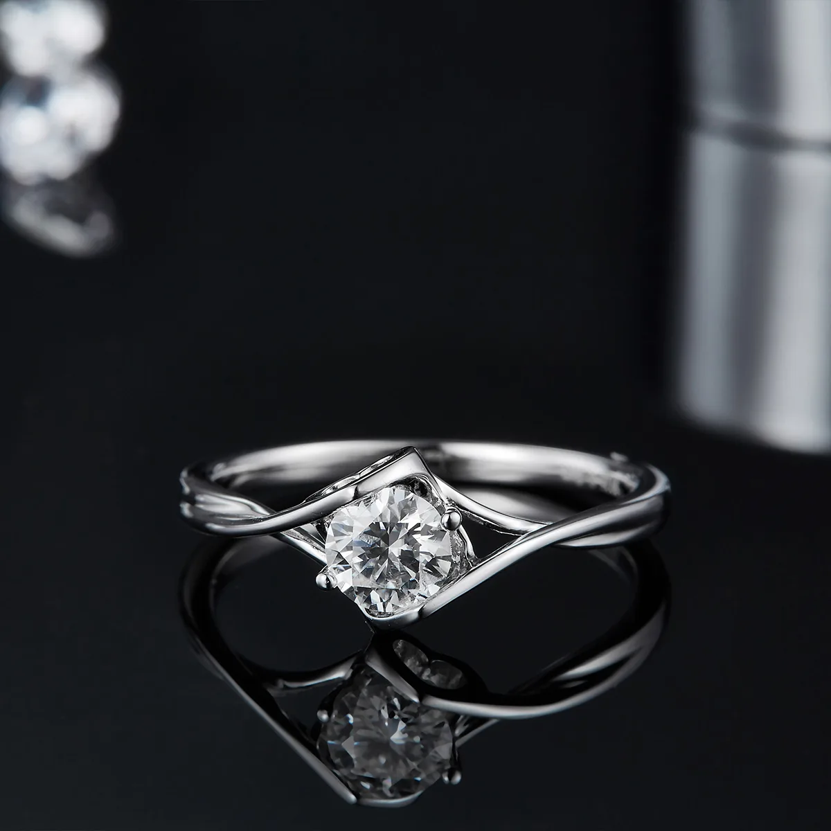 Twisted-Band Angel's Kiss S925 White-Gold-Plated Silver Lab-Grown Diamond Proposal Ring Women's Ring 0.5ct D