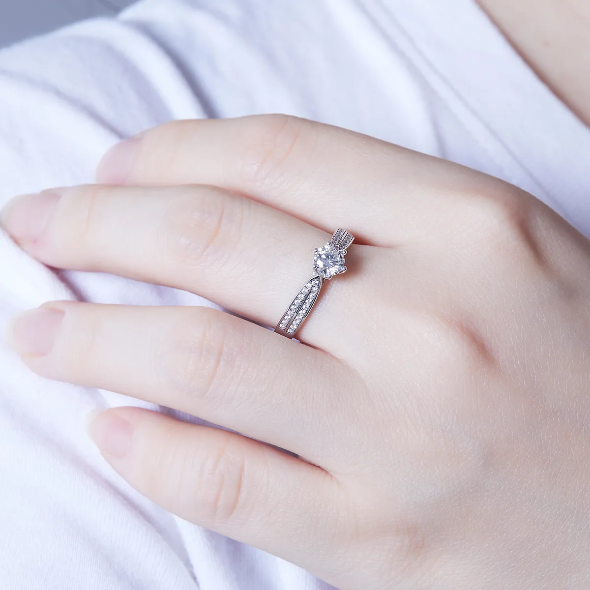Luxury Pavé Starlight Queen S925 White-Gold-Plated Silver Lab-Grown Diamond Engagement Ring Women's Ring 0.5ct D