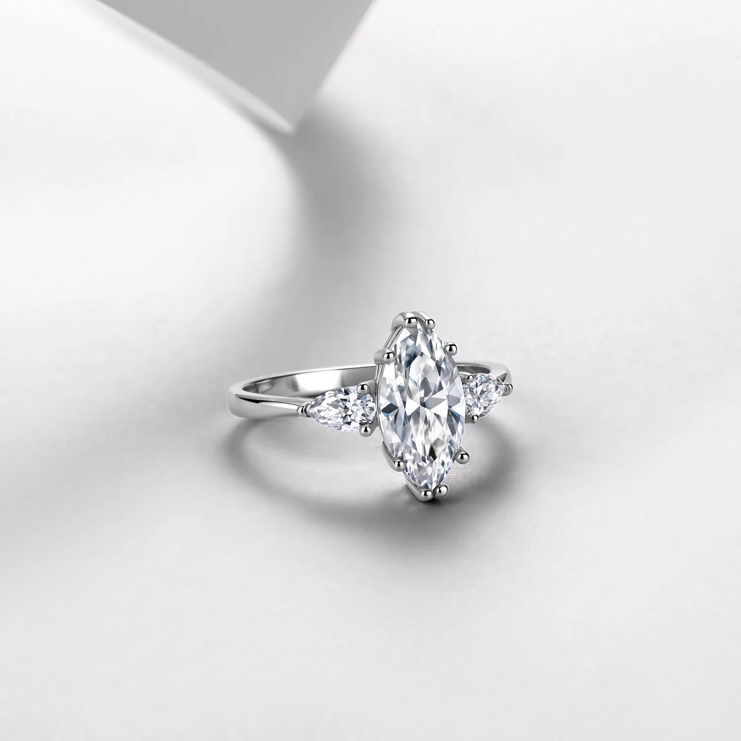 R52581 S925 Silver 18K White Gold Marquise Moissanite Three-Stone Delicate Wedding Band 2.7ct