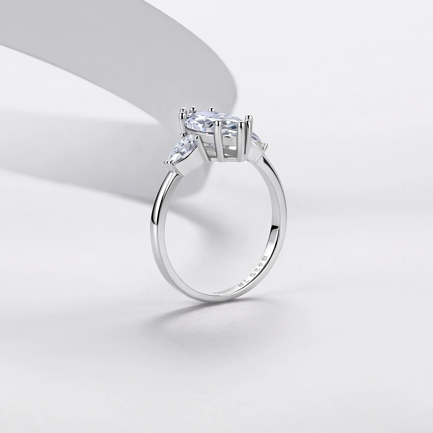 R52581 S925 Silver 18K White Gold Marquise Moissanite Three-Stone Delicate Wedding Band 2.7ct