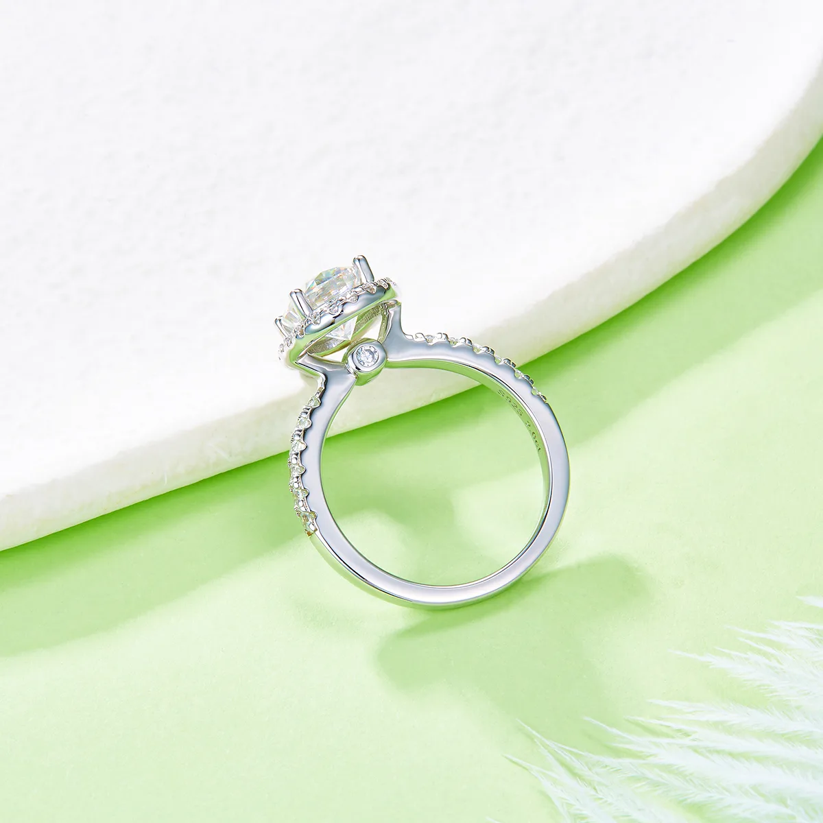 Light Luxury Oval S925 White-Gold-Plated Silver Lab-Grown Diamond Wedding Band Women's Ring 2.0ct D