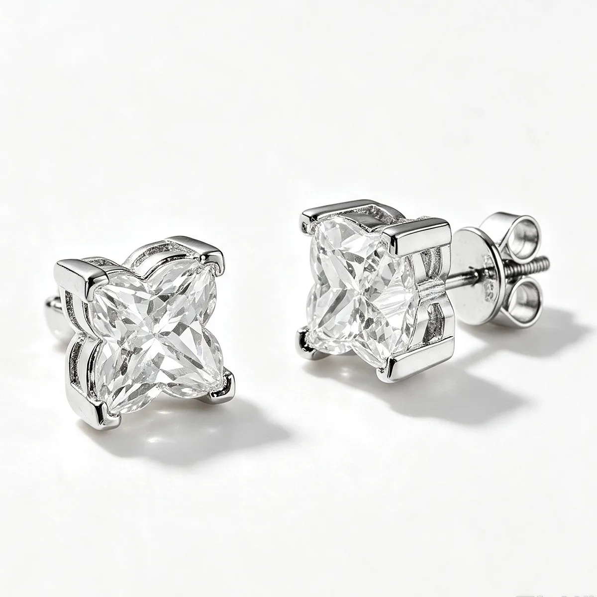 TQE0588 Silver 18K Gold Personality Flower Moissanite Hip-Hop Stud Earrings 0.8ct*2