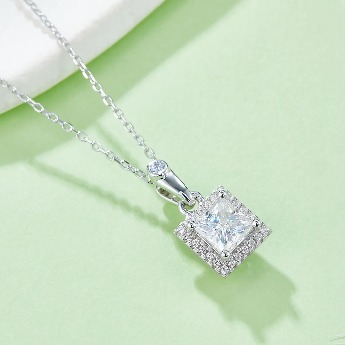 Light Luxury Square S925 White-Gold-Plated Silver Lab-Grown Diamond Necklace 1-2ct