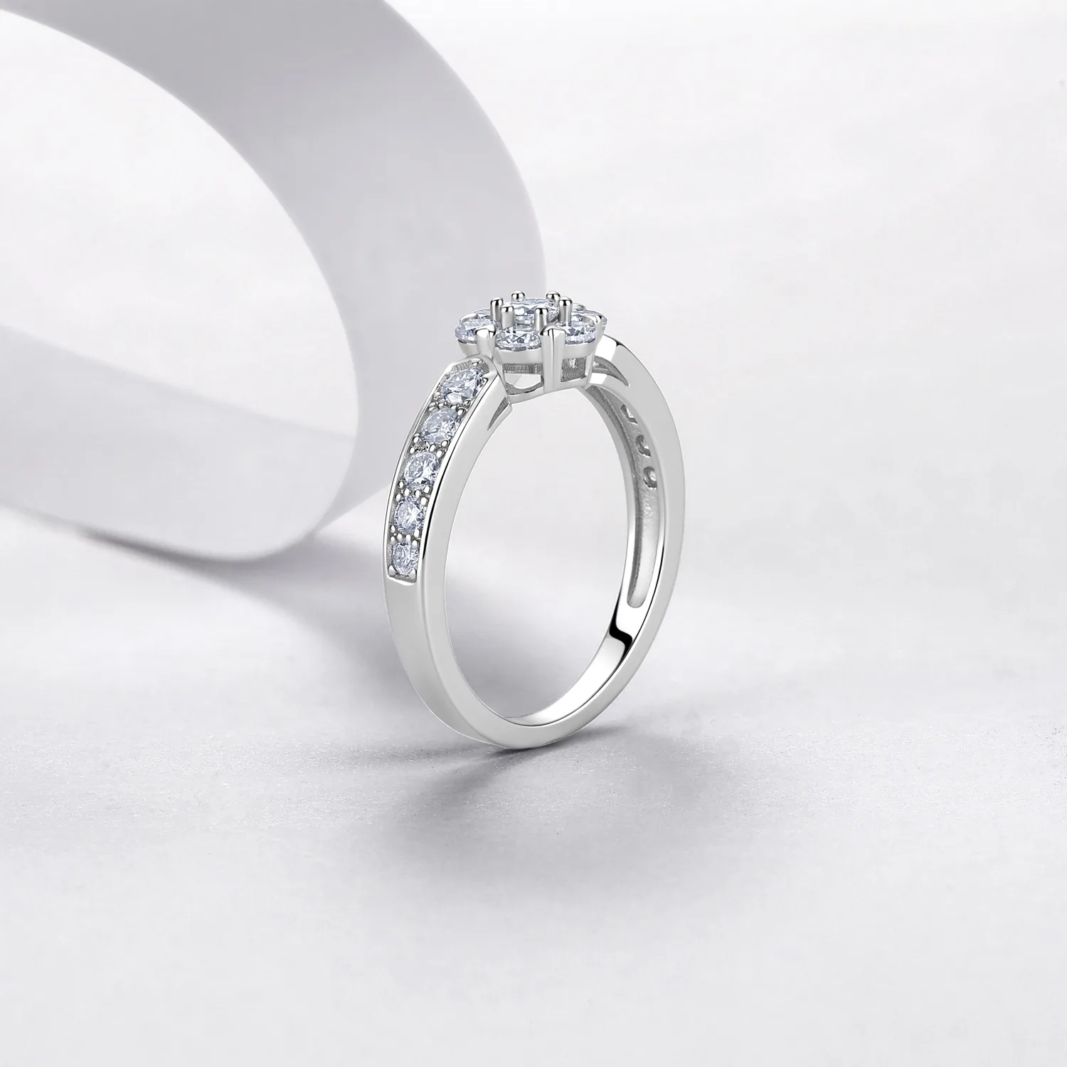 R55104 Silver 18K White Gold Round Moissanite Flower Confession Ring 0.81ct