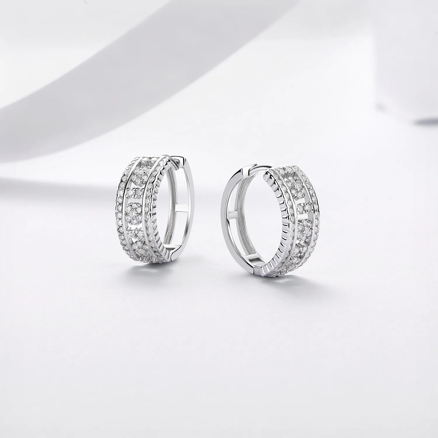 E55111 S925 Silver 18K White Gold Moissanite Ear 0.77ct