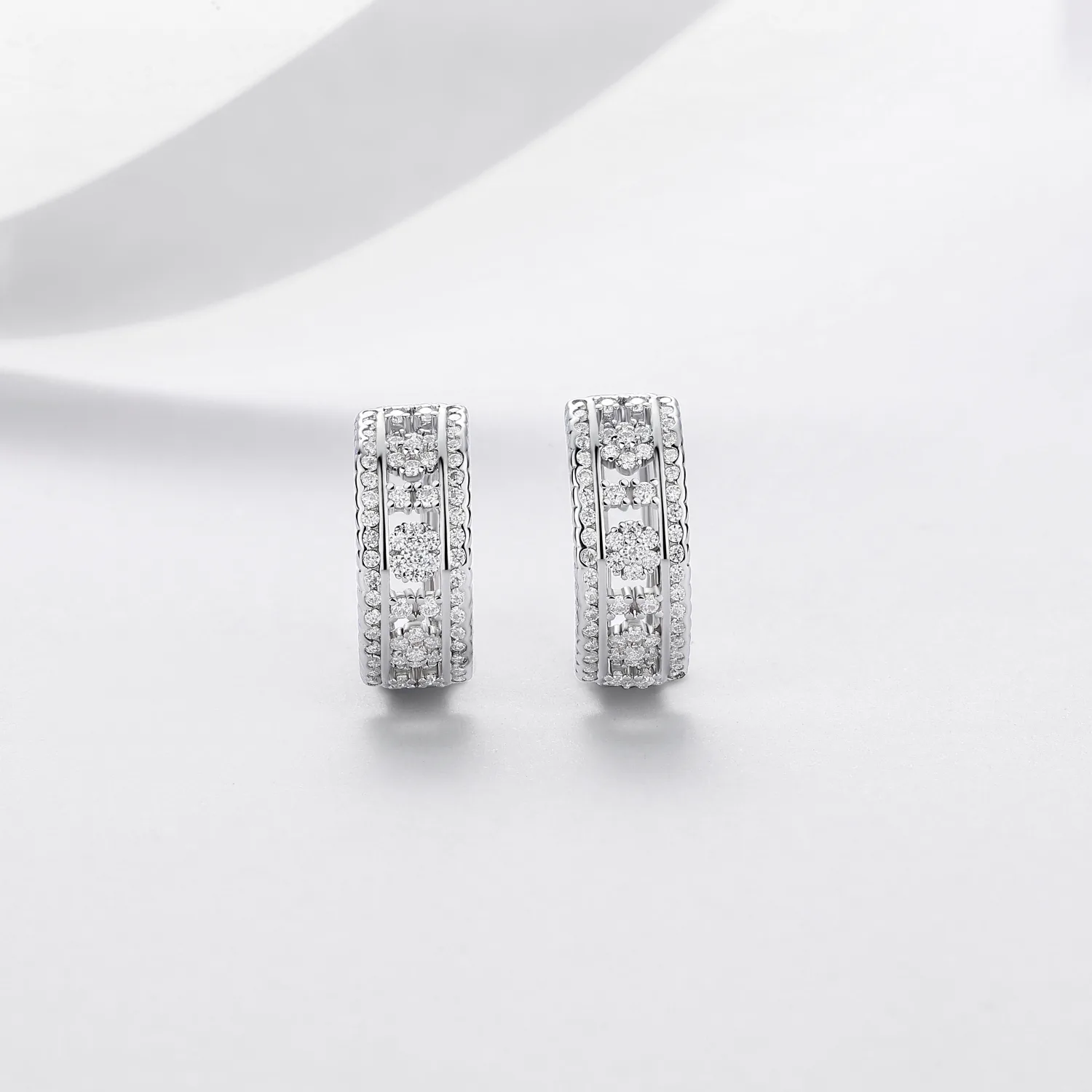 E55111 S925 Silver 18K White Gold Moissanite Ear 0.77ct