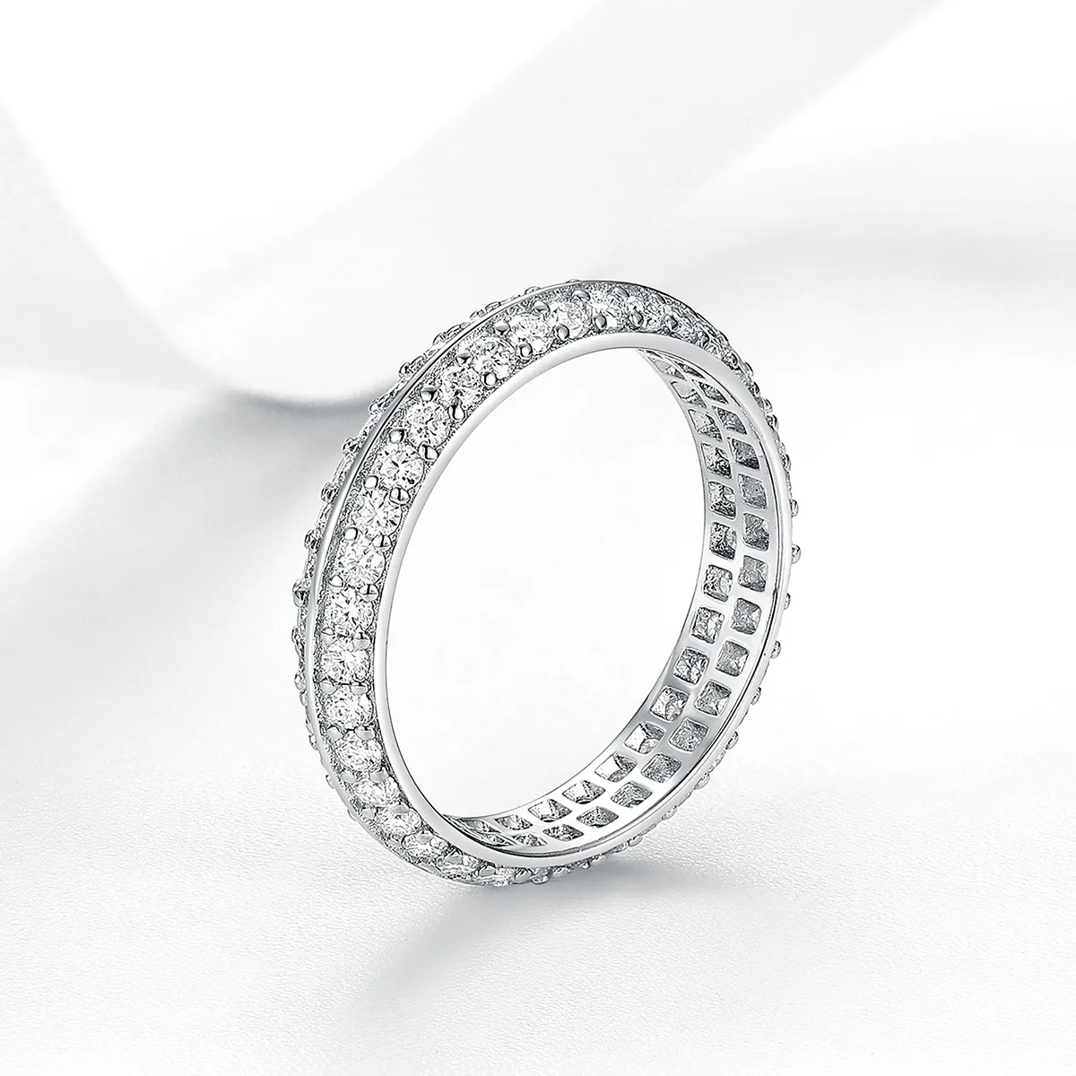 R55105 Silver 18K White Gold Full Pavé Round Moissanite Wedding Band 2.65ct