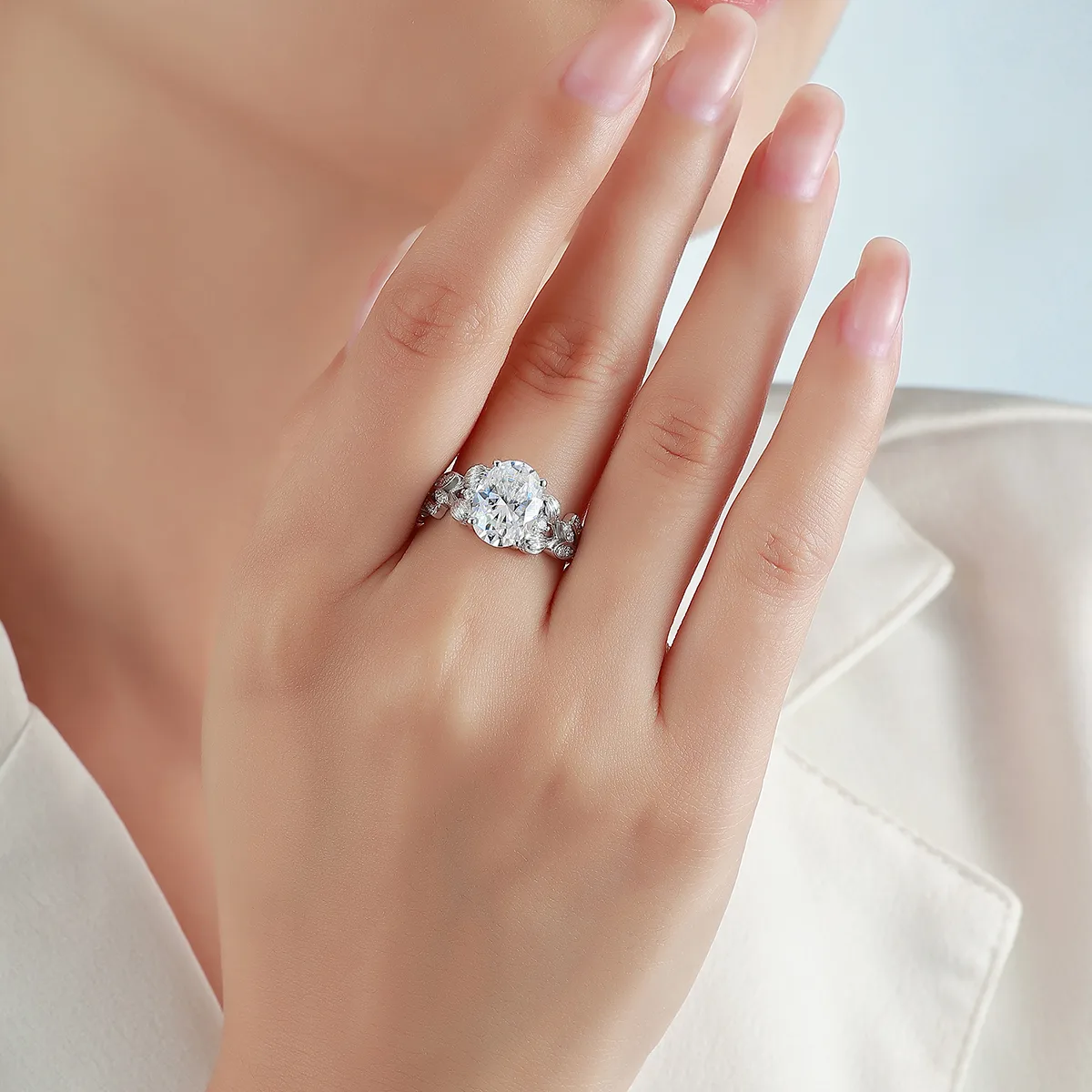 R55133 S925 Silver 18K White Gold Oval Moissanite Flower Proposal Ring 3.3ct