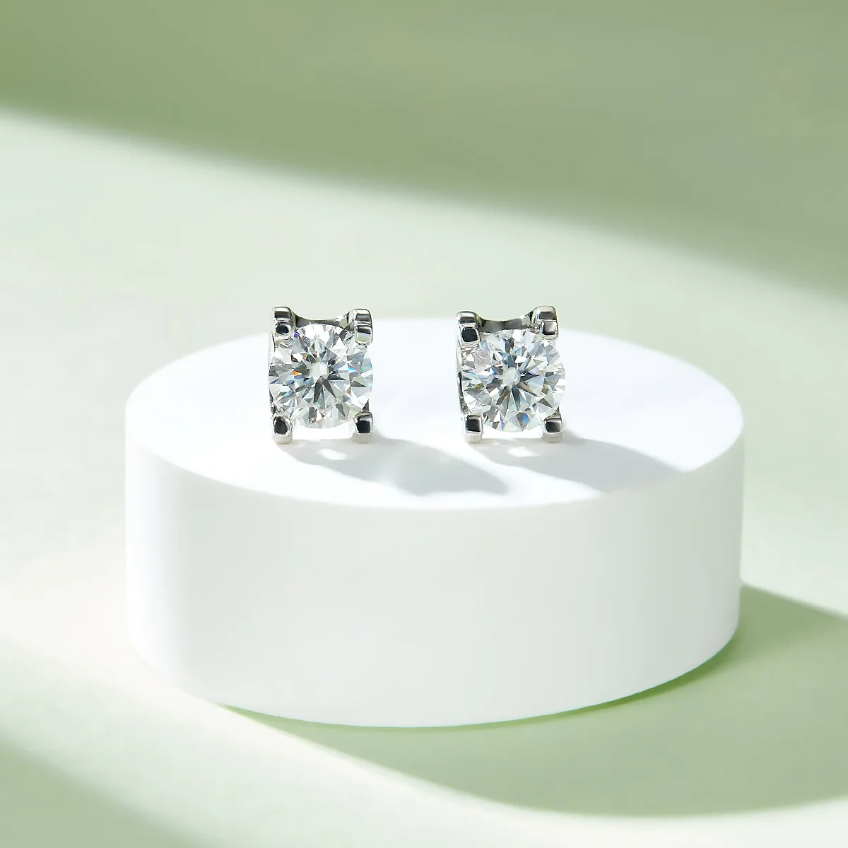 Classic Ox S925 White-Gold-Plated Silver Lab-Grown Diamond Stud Earrings 1-3ct