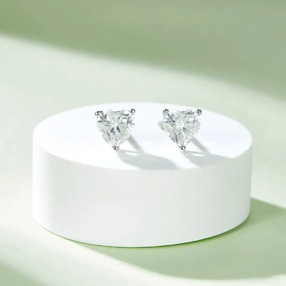 Classic Heart S925 White-Gold-Plated Silver Lab-Grown Diamond Stud Earrings 1-3ct