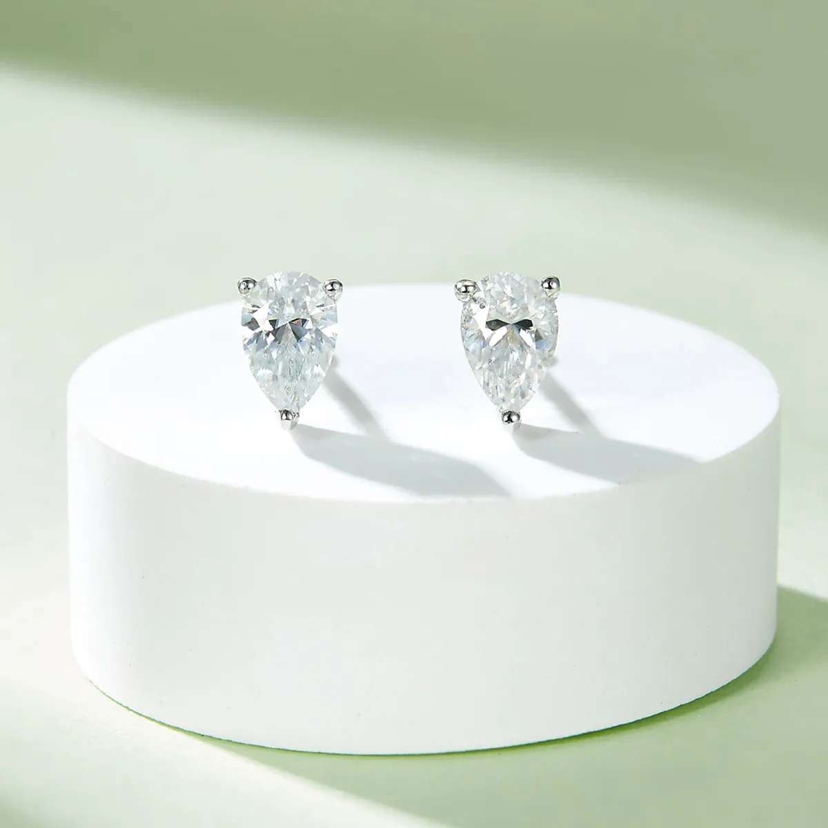 Classic Pear S925 White-Gold-Plated Silver Lab-Grown Diamond Stud Earrings 1-3ct