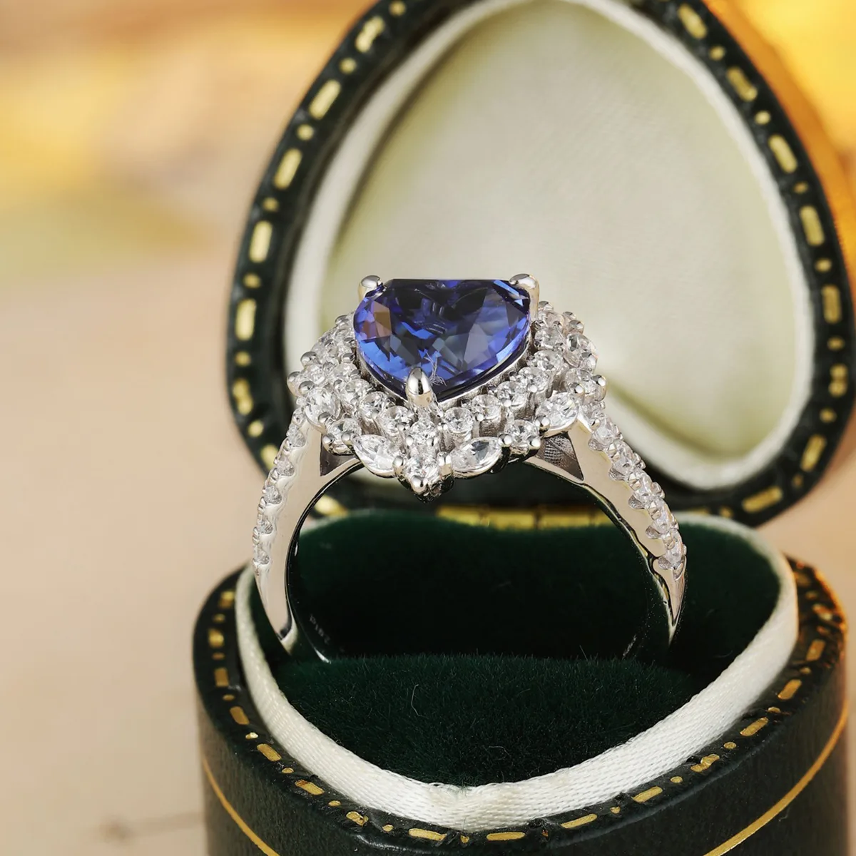 R1526 S925 Silver 18K White Gold Heart Lab-Grown Gemstone Engagement Ring 2.65ct
