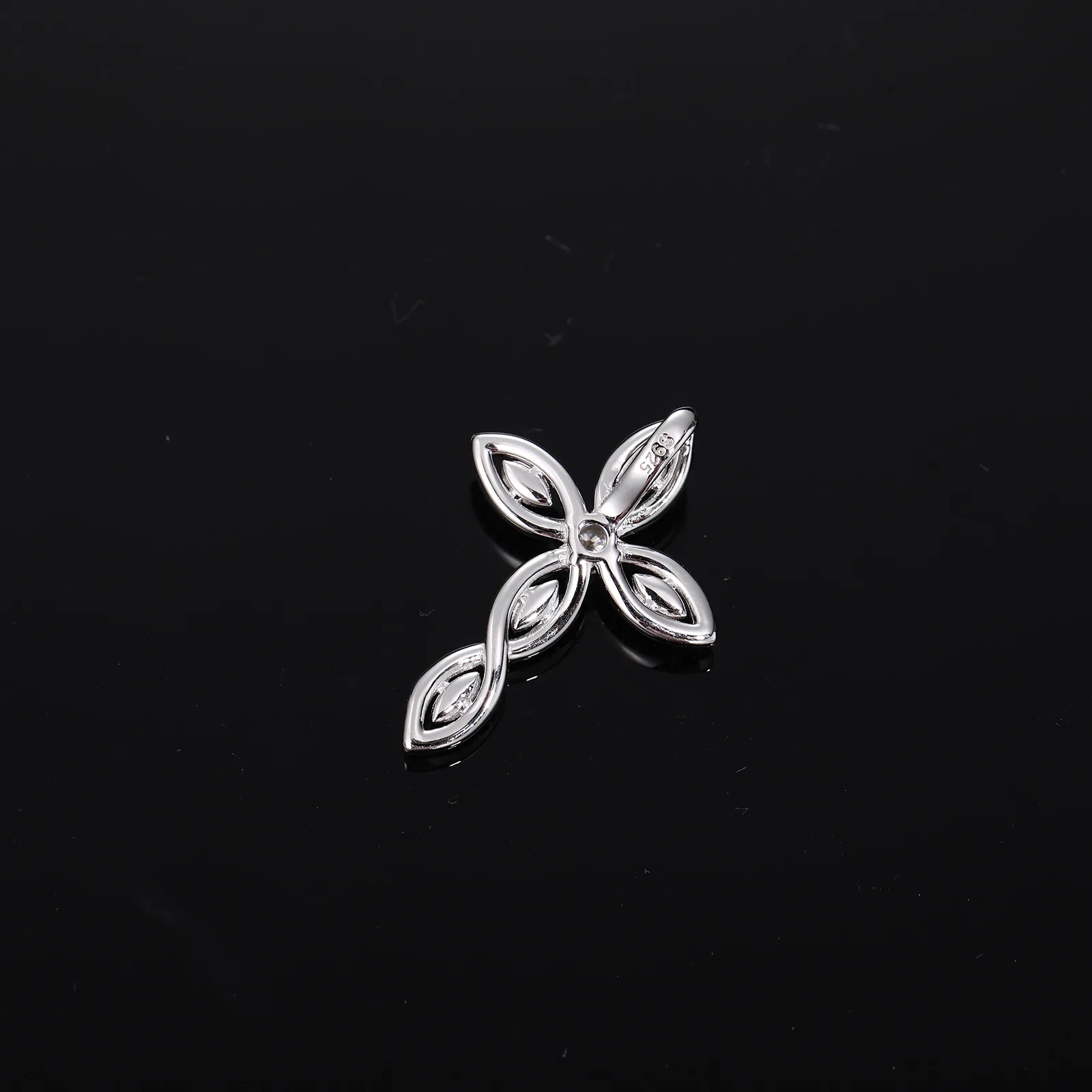 TQP0706 S925 Silver 18K White Gold Full Pavé Moissanite Hip-Hop Cross Pendant (Without Chain) 0.58ct
